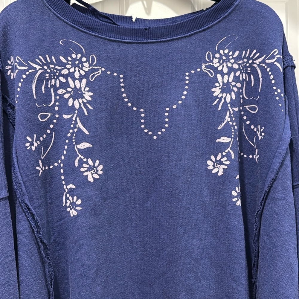 FREE PEOPLE WE THE FREE CAMDEN GRAPHIC SWEATSHIRT Floral Blue NWT sz S, M - Picture 2 of 4
